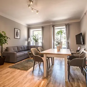https://white-residence-4rooms-city-center.warsawhotelspoland.com